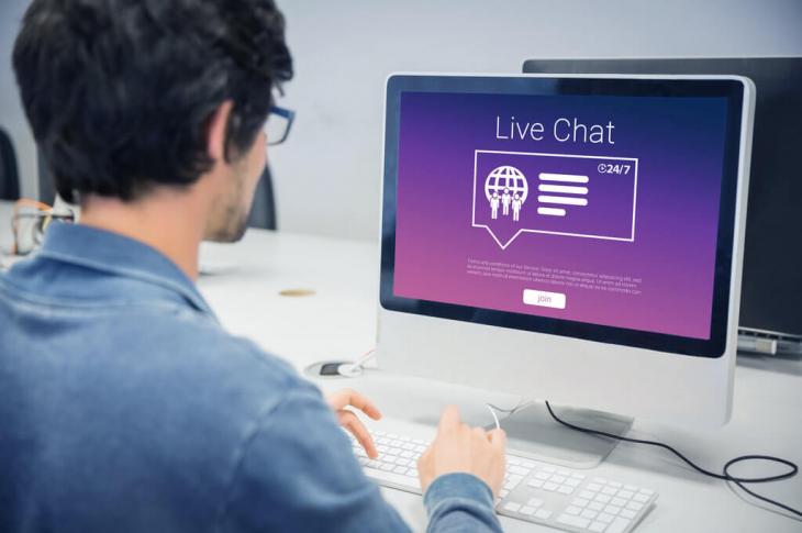 adding live chat to website